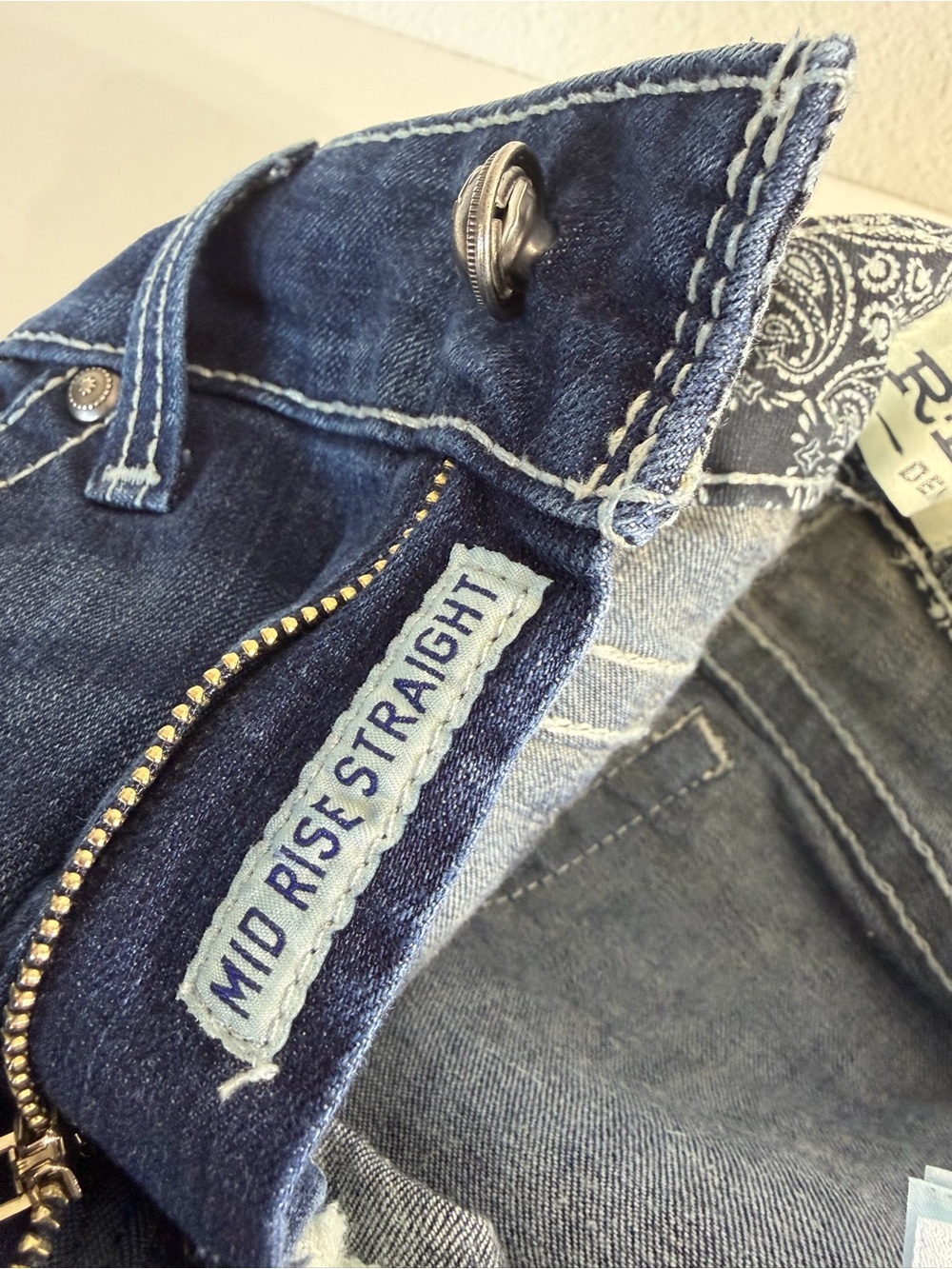 Ariat Straight-Leg Jeans 31R - Picture 6 of 10